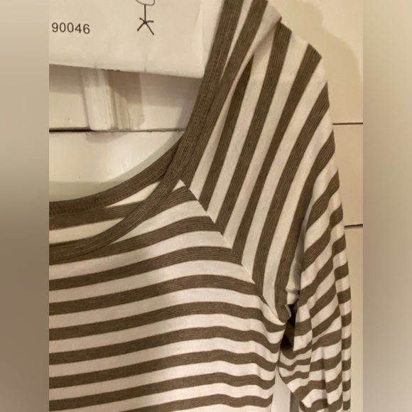 Anthropologie Bailey 44 raglan 3/4 sleeve stripe top. Size Medium. - Picture 2 of 10